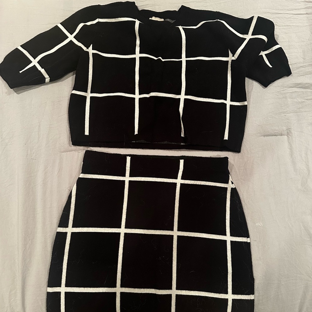 Sioni Black and White Knit Set
